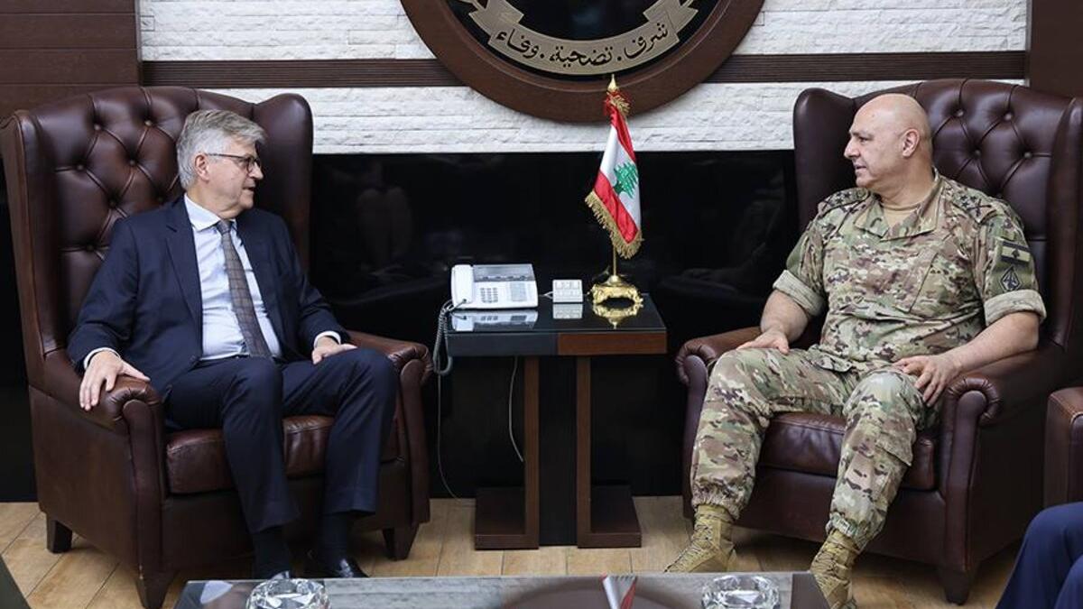Jean-Pierre Lacroix talks with a peacekeeper.